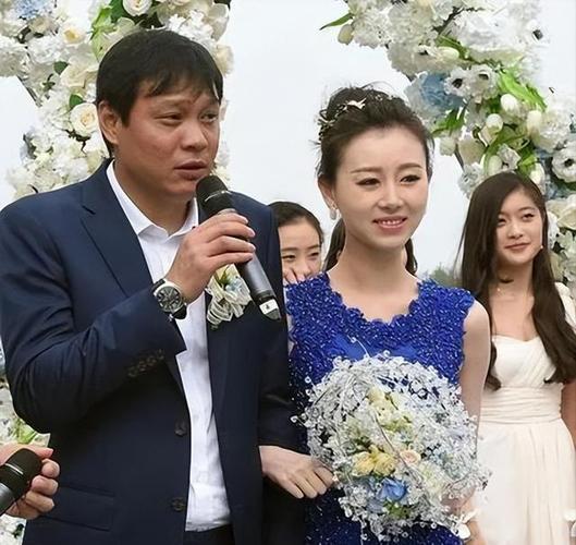 范志毅和他前妻何离婚为什么会离婚的范志毅女儿晒日常照片视频范志毅和他前妻何离婚为什么会离婚的 蓝牙