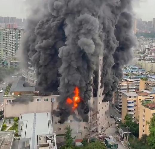 京东成都有几个仓库成都一厂房发生火灾成都市区一楼顶突发大火，浓烟滚滚, 你怎么看